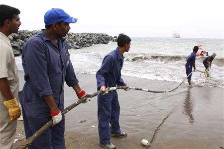 Alcatel-Lucent contractors lay the TEAMS fibre optic cable on the Fujairah shore-end in the UAE